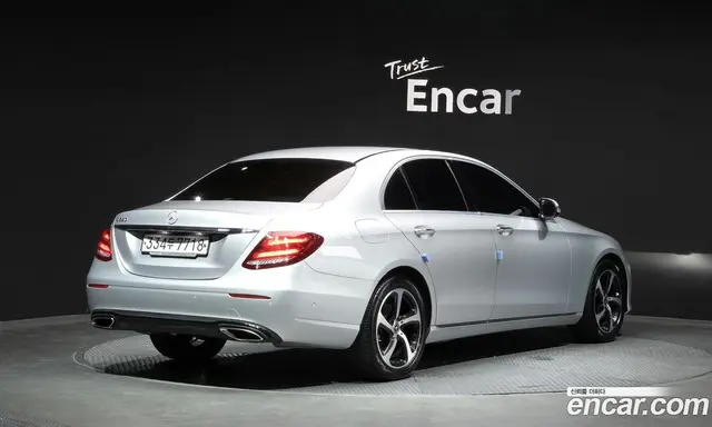 Mercedes-Benz E-Class 2020 2.0 автомат (гидро), миниатюра 2