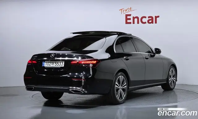 Mercedes-Benz E-Class 2022 2.0 автомат (гидро), миниатюра 2