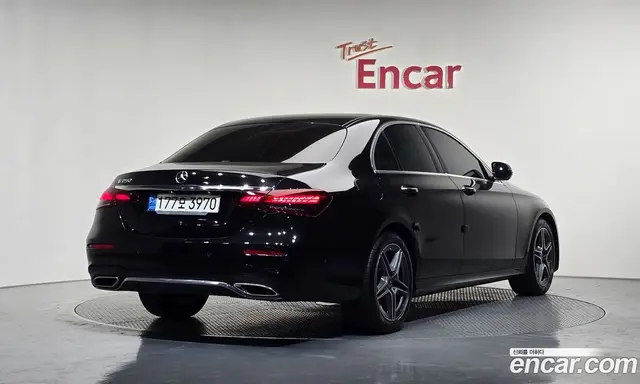 Mercedes-Benz E-Class 2022 2.0 автомат (гидро), миниатюра 2