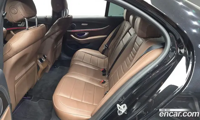 Mercedes-Benz E-Class 2022 2.0 автомат (гидро), миниатюра 11