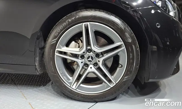 Mercedes-Benz E-Class 2022 2.0 автомат (гидро), миниатюра 5