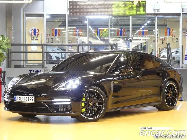 Porsche Panamera, 2023, 33 000 км