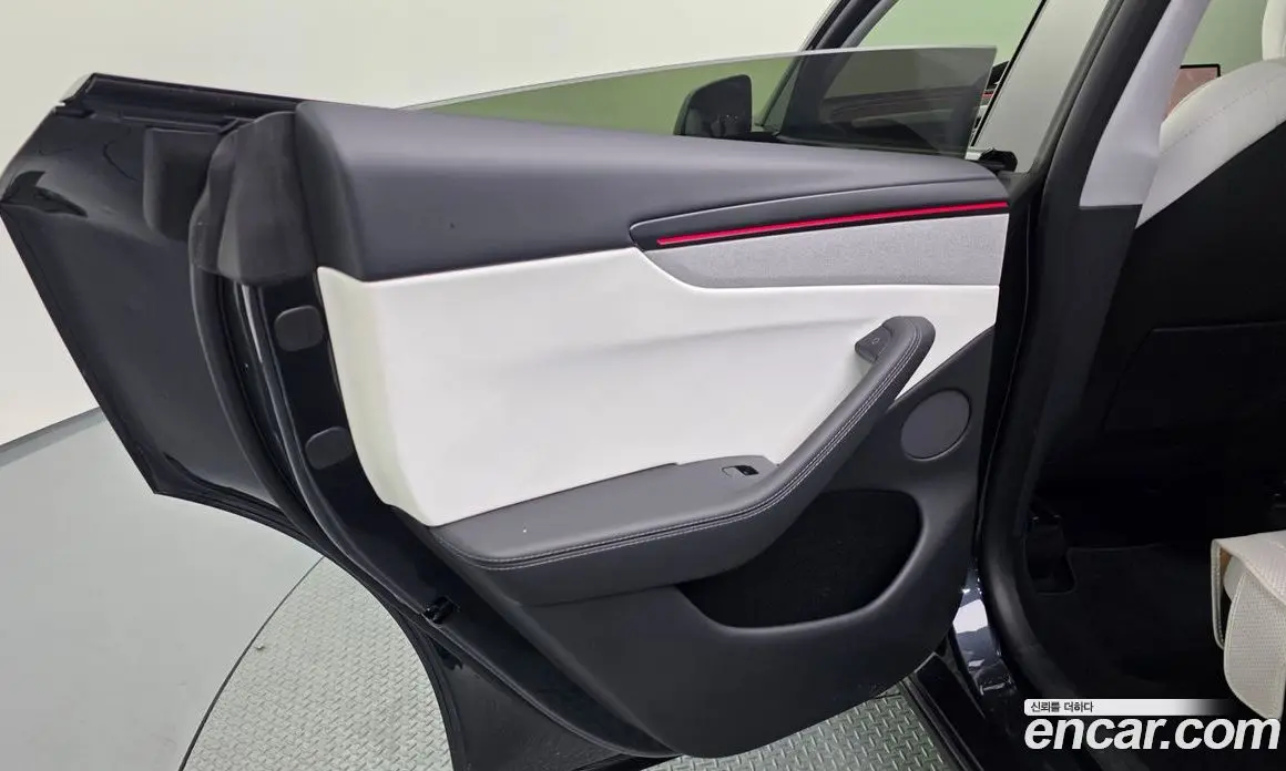 Tesla Model Y 2025 0.2 автомат (гидро), фото 14