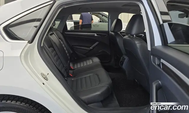 Volkswagen Passat 2018 2.0 автомат (гидро), миниатюра 12