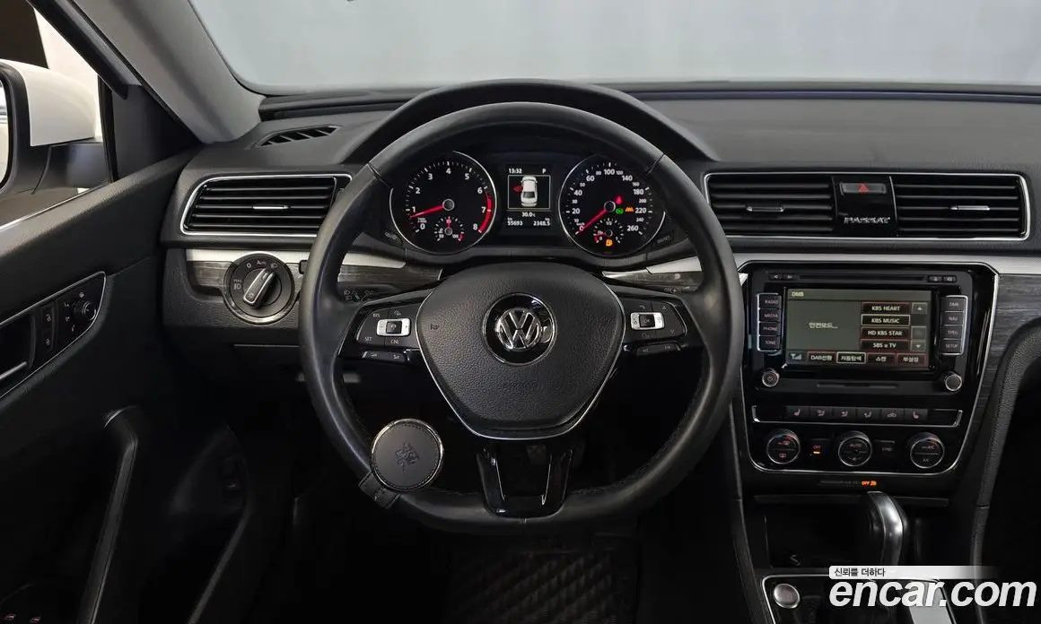 Volkswagen Passat 2018 2.0 автомат (гидро), фото 13