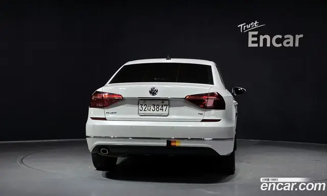 Volkswagen Passat 2018 2.0 автомат (гидро), миниатюра 4