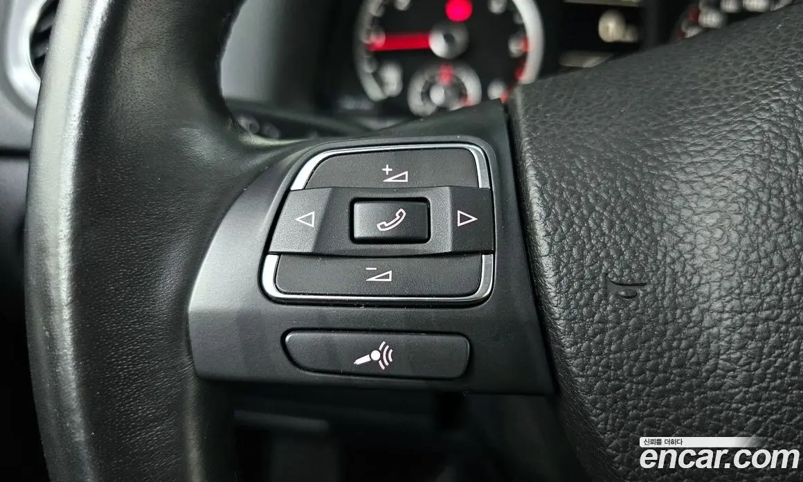 Volkswagen Tiguan 2013 2.0 автомат (гидро), фото 17