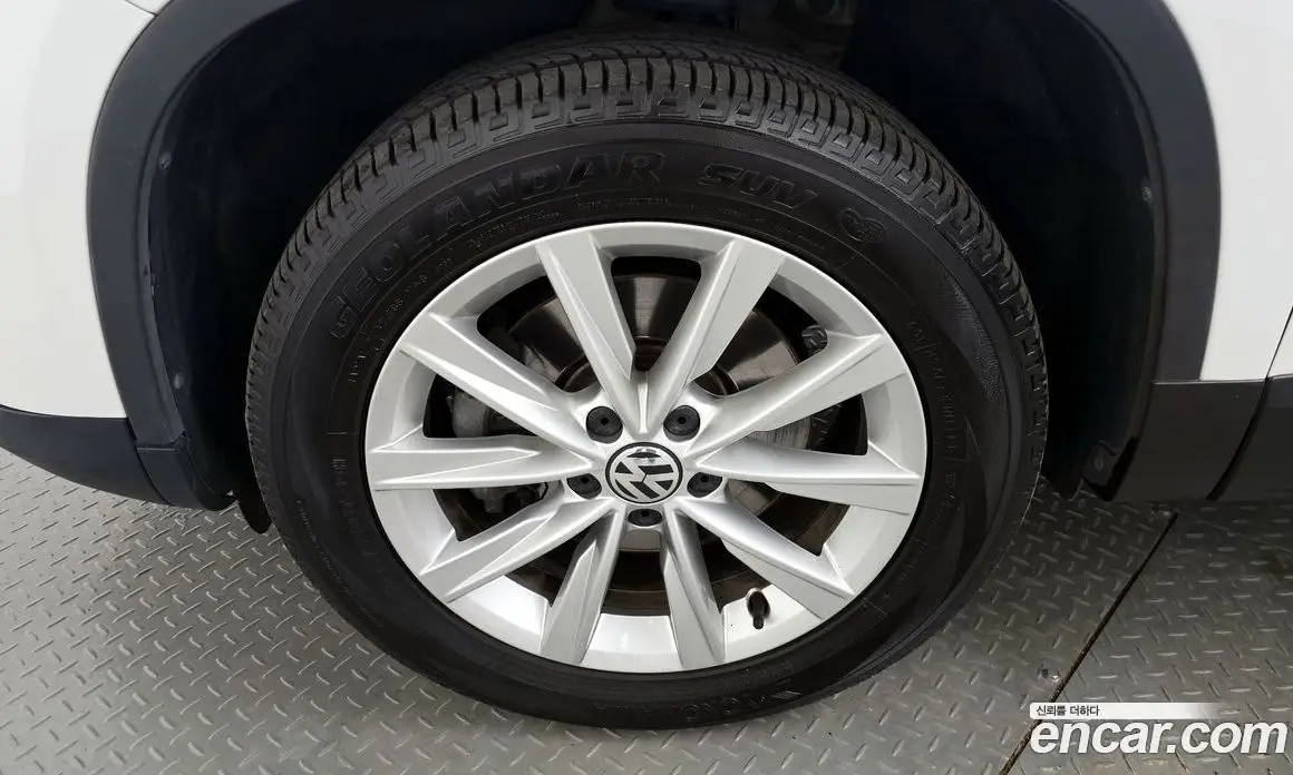 Volkswagen Tiguan 2013 2.0 автомат (гидро), фото 5