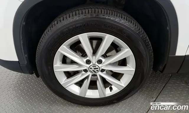 Volkswagen Tiguan 2013 2.0 автомат (гидро), миниатюра 5