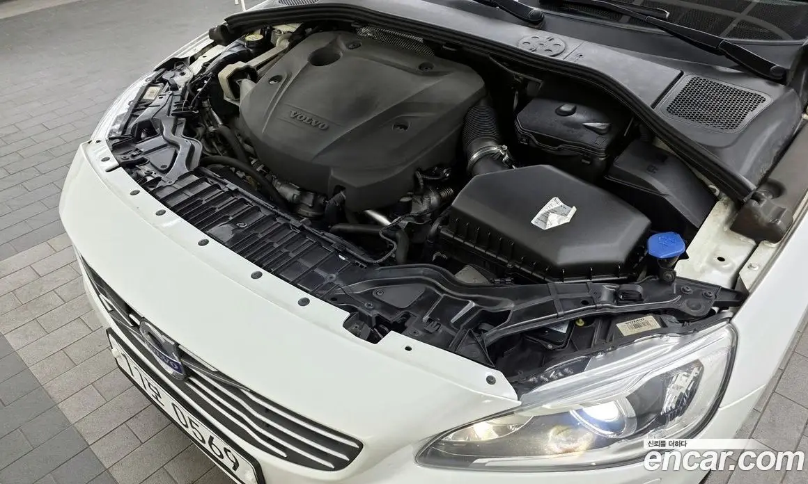 Volvo S60 2015 2.0 автомат (гидро), фото 6 Volvo S60 2015 2.0 автомат (гидро), фото 6