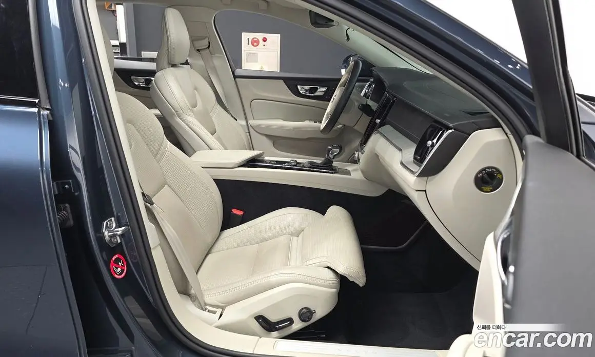 Volvo V60 2020 2.0 автомат (гидро), фото 11