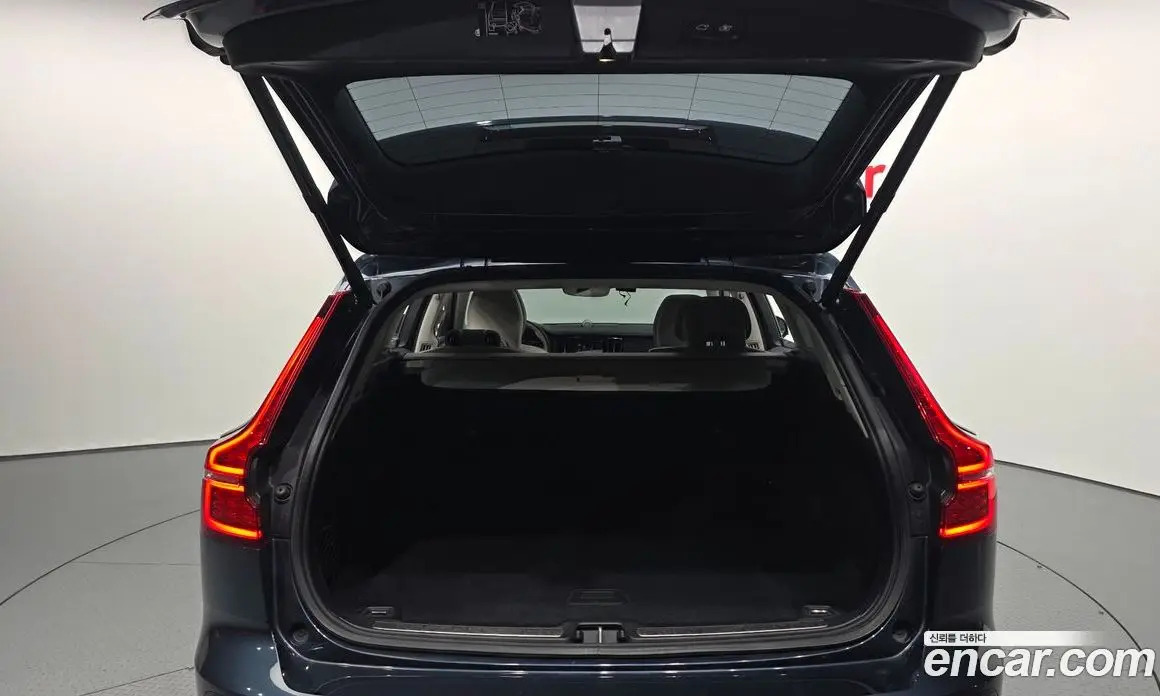Volvo V60 2020 2.0 автомат (гидро), фото 20