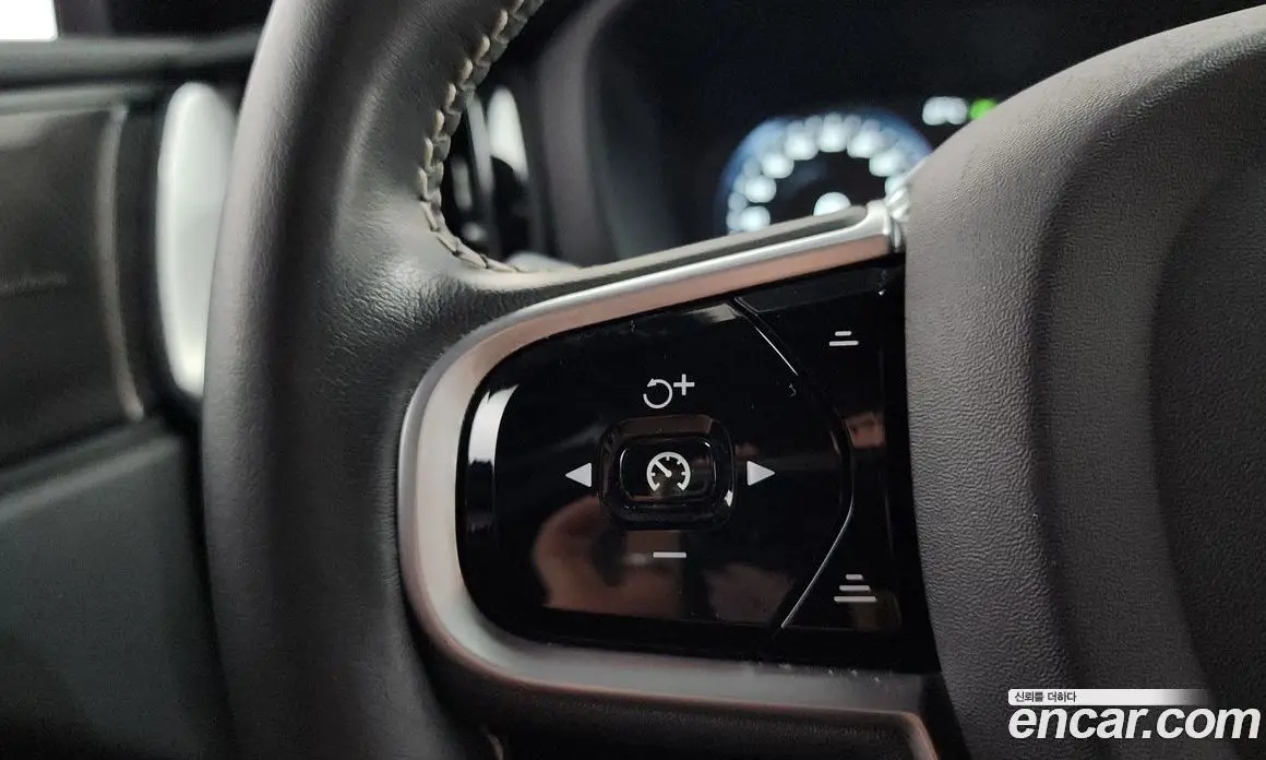 Volvo XC60 2020 2.0 автомат (гидро), фото 24