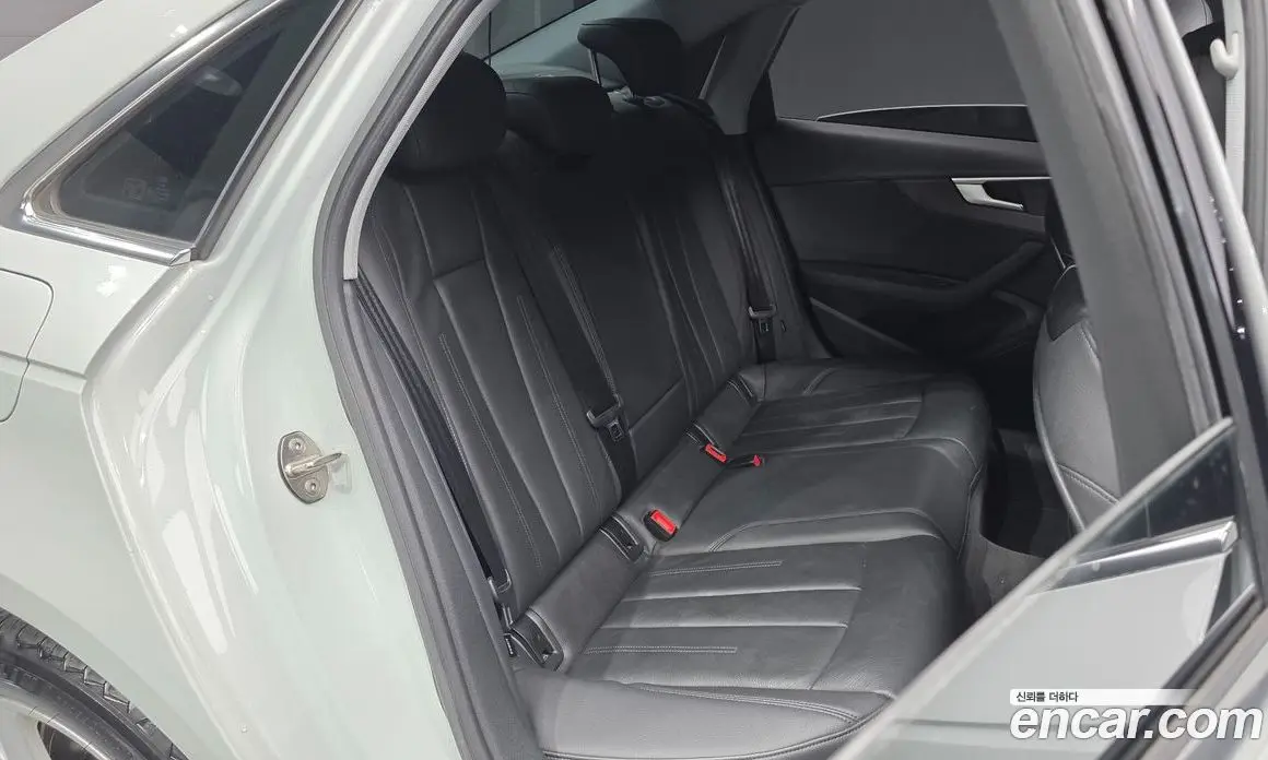 Audi A4 2018 2.0 автомат (гидро), фото 11