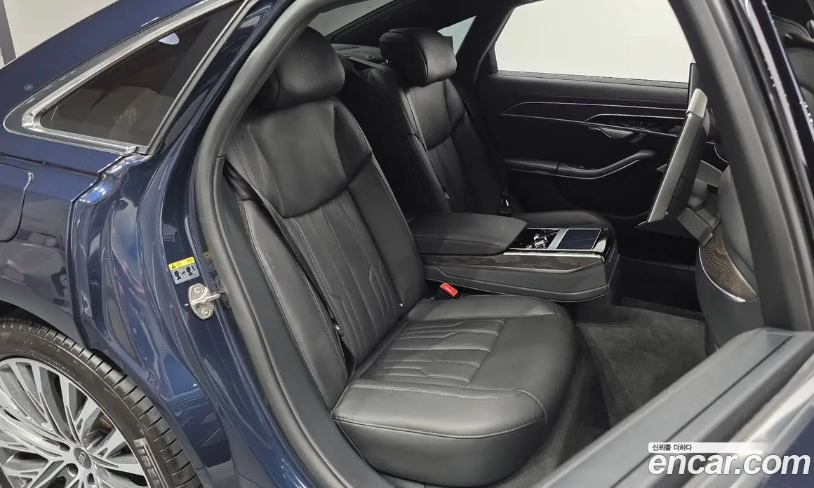 Audi A8 2023 3.0 автомат (гидро), фото 11