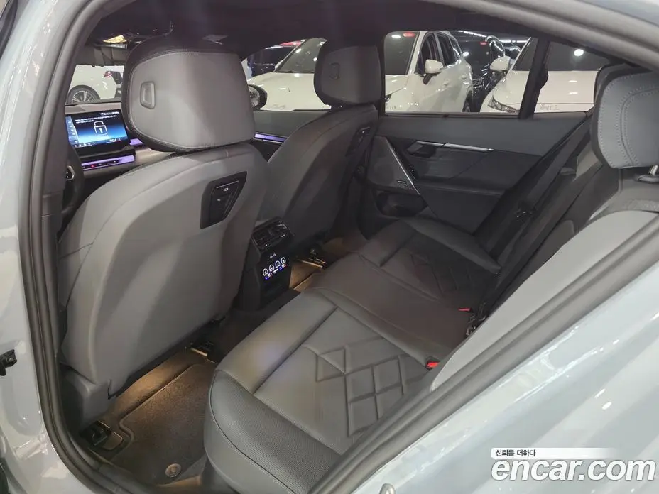 BMW 5 серия 2025 2.0 автомат (гидро), фото 12