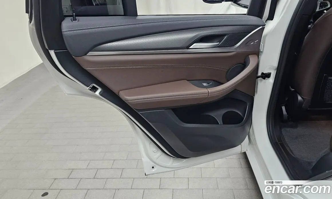 BMW X4 2024 2.0 автомат (гидро), фото 15