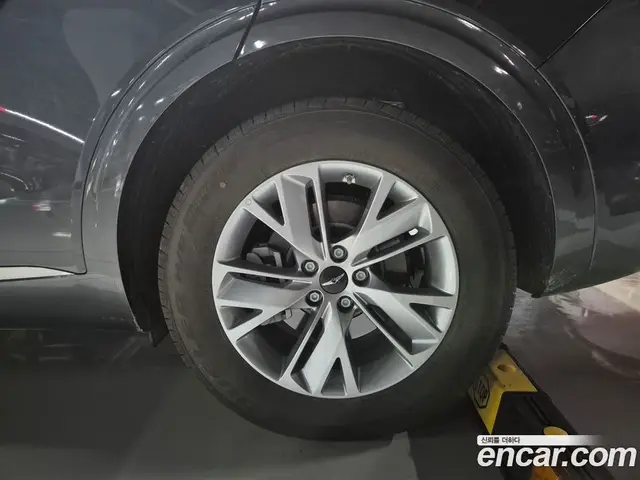 Genesis GV70 2025 2.5 автомат (гидро), миниатюра 6