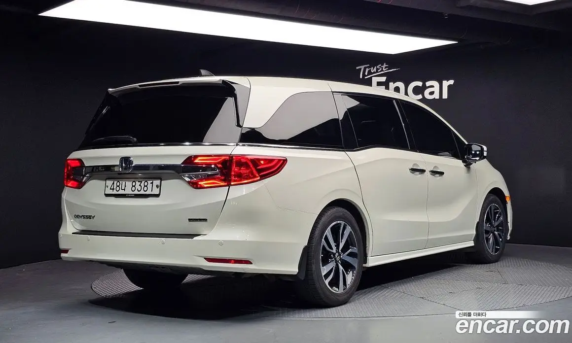 Honda Odyssey 2018 3.5 автомат (гидро), фото 2 Honda Odyssey 2018 3.5 автомат (гидро), фото 2