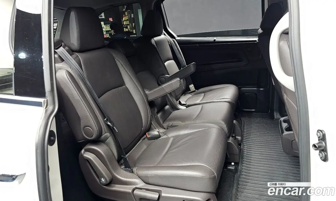 Honda Odyssey 2018 3.5 автомат (гидро), фото 17 Honda Odyssey 2018 3.5 автомат (гидро), фото 17