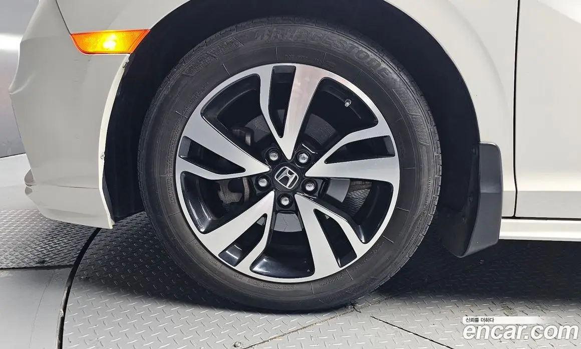 Honda Odyssey 2018 3.5 автомат (гидро), фото 5 Honda Odyssey 2018 3.5 автомат (гидро), фото 5