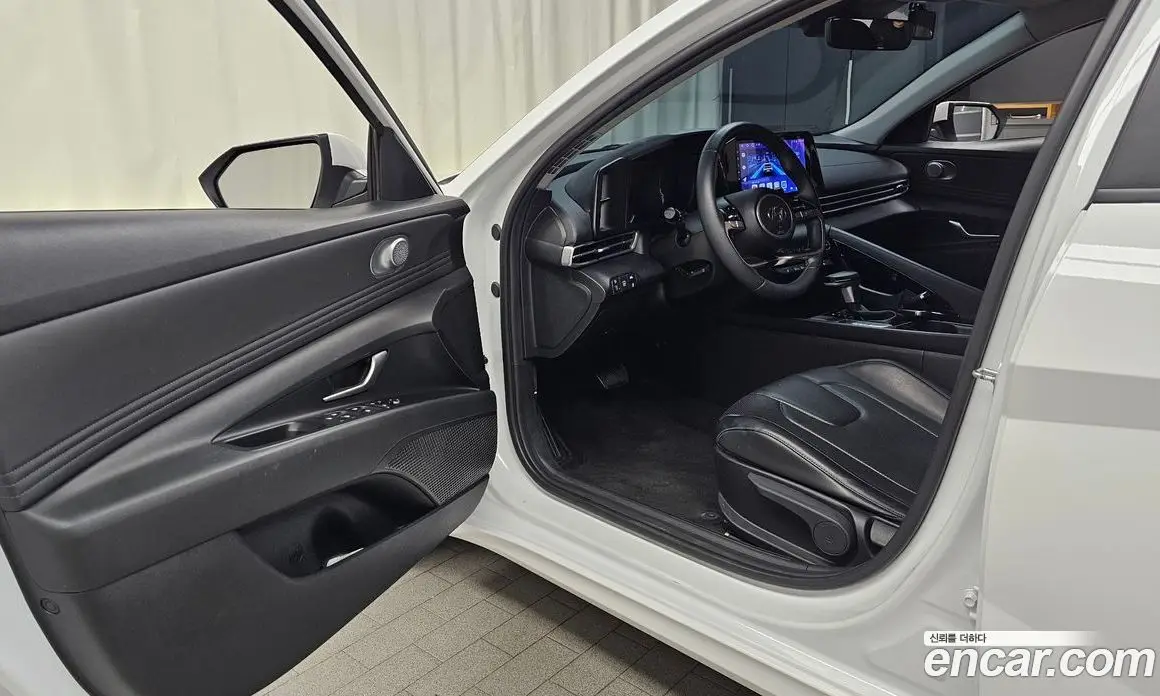 Hyundai Avante 2023 1.6 автомат (гидро), фото 13