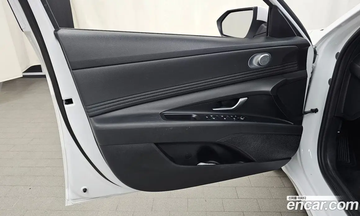Hyundai Avante 2023 1.6 автомат (гидро), фото 14