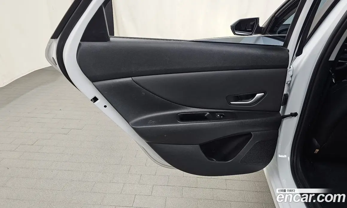 Hyundai Avante 2023 1.6 автомат (гидро), фото 15