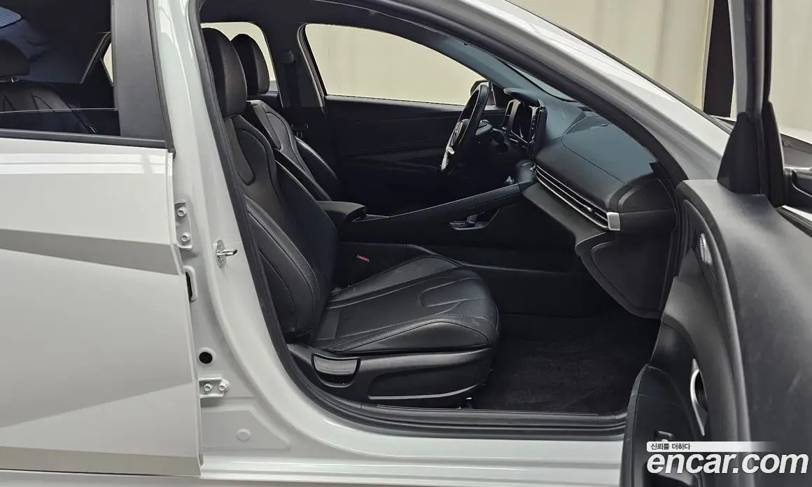 Hyundai Avante 2023 1.6 автомат (гидро), фото 16