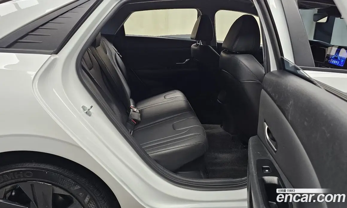 Hyundai Avante 2023 1.6 автомат (гидро), фото 17