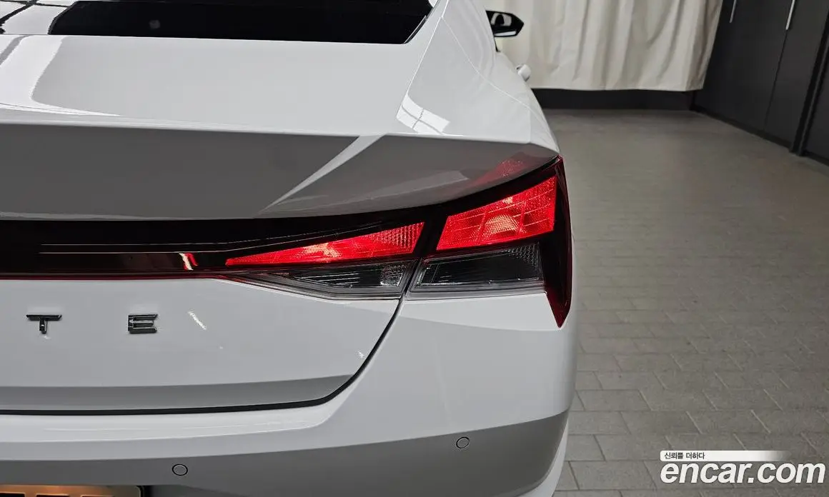 Hyundai Avante 2023 1.6 автомат (гидро), фото 9
