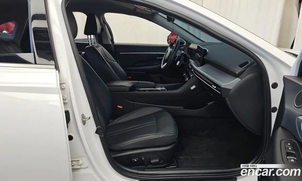 Hyundai Sonata 2023 1.6 автомат (гидро), фото 17