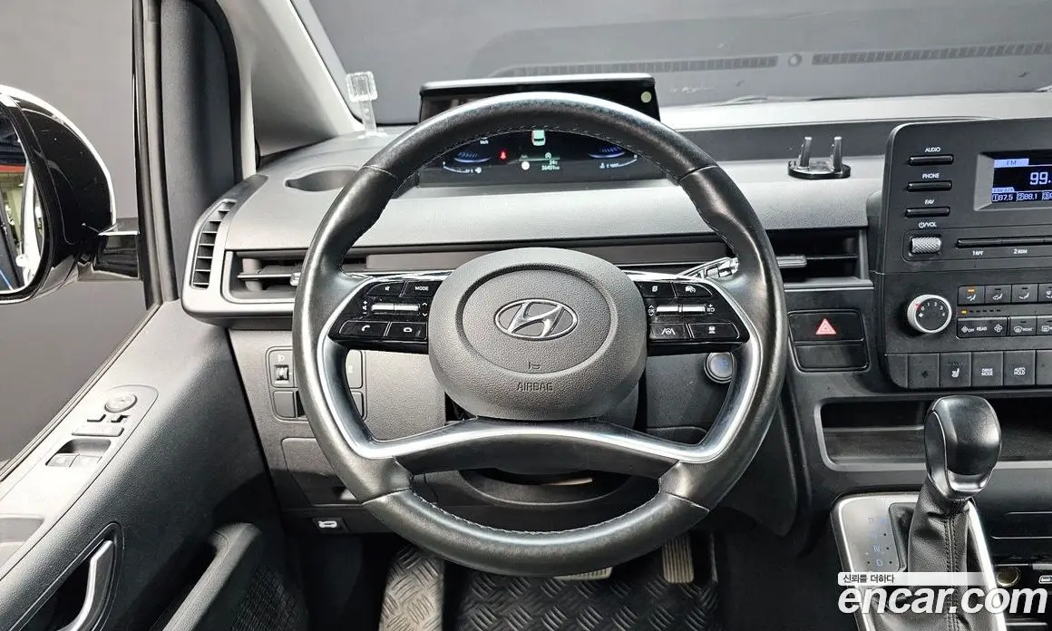 Hyundai Staria 2021 2.2 автомат (гидро), фото 13