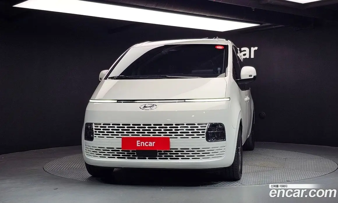 Hyundai Staria 2021 2.2 автомат (гидро), фото 3