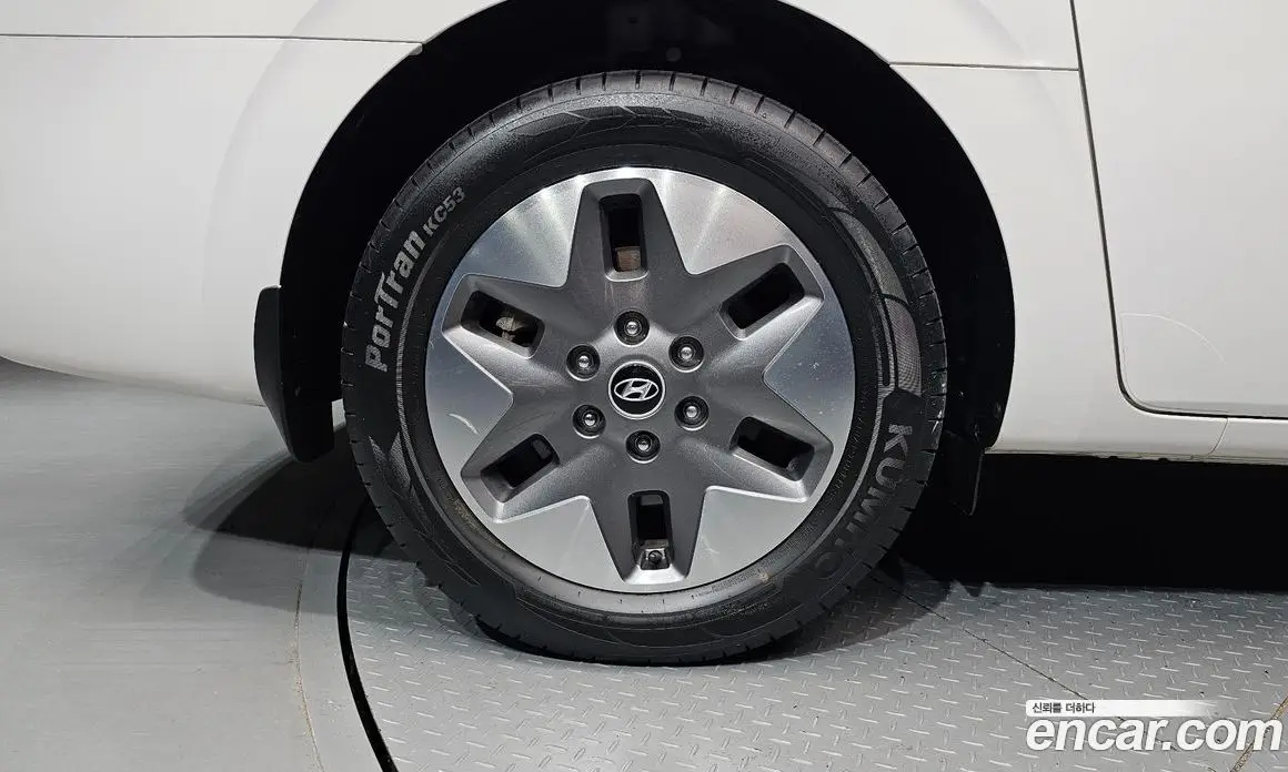 Hyundai Staria 2021 2.2 автомат (гидро), фото 5