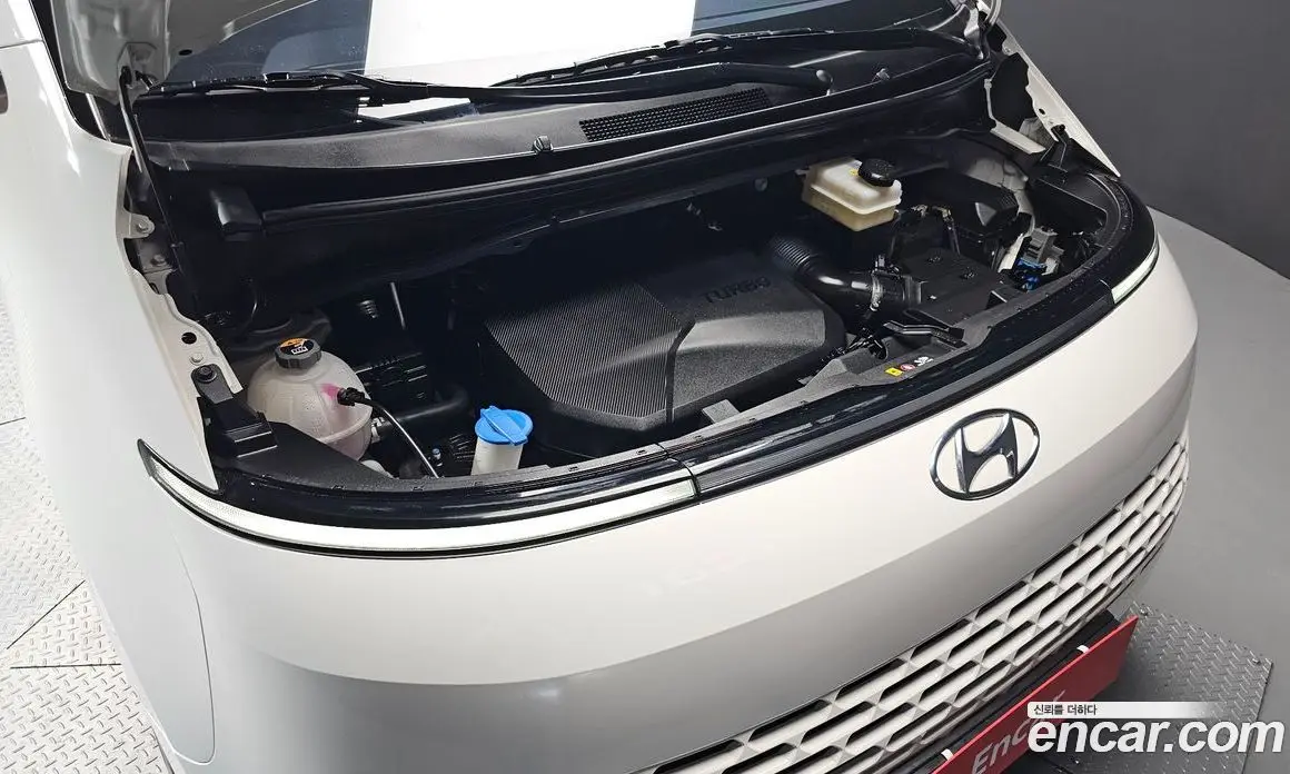 Hyundai Staria 2021 2.2 автомат (гидро), фото 6