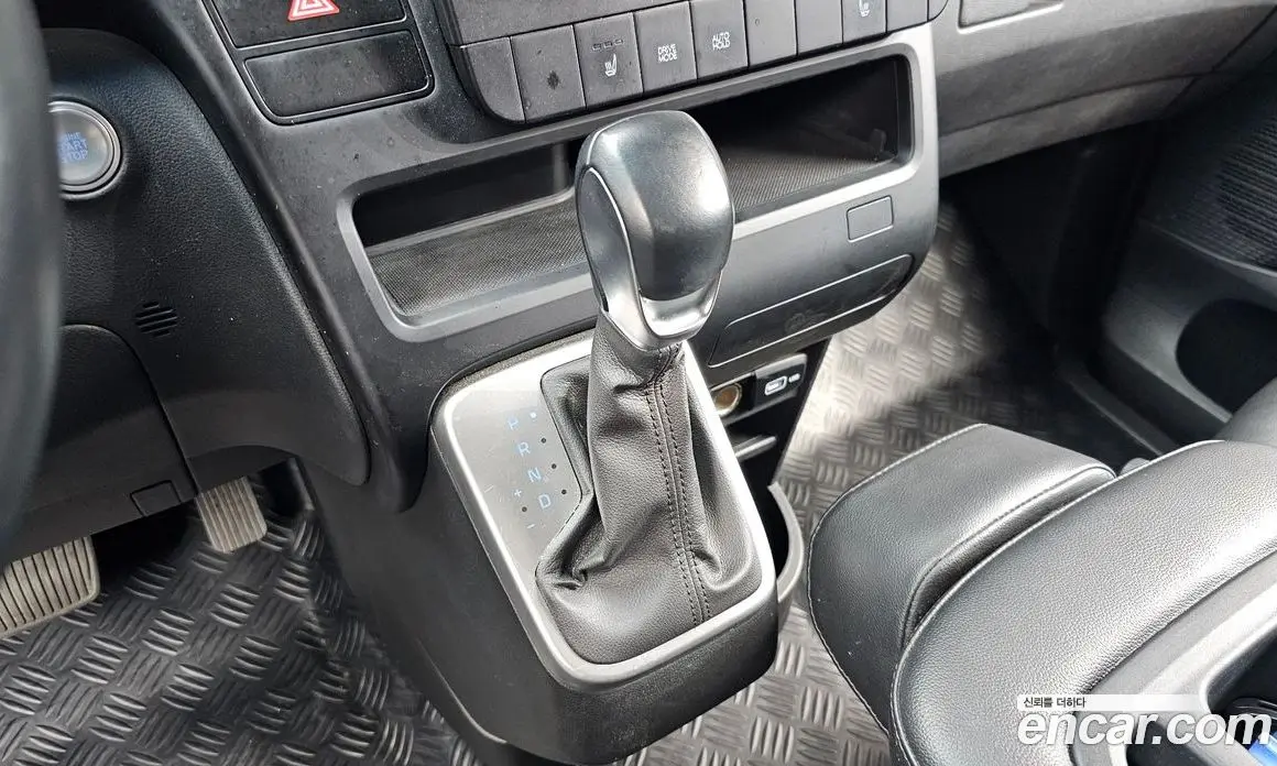 Hyundai Staria 2021 2.2 автомат (гидро), фото 9