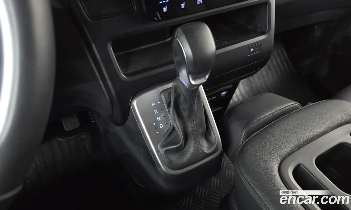 Hyundai Staria 2024 1.6 автомат (гидро), фото 9