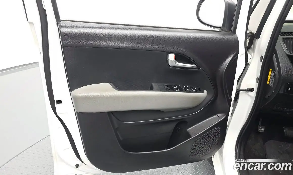 Kia Ray 2023 1.0 автомат (гидро), фото 14