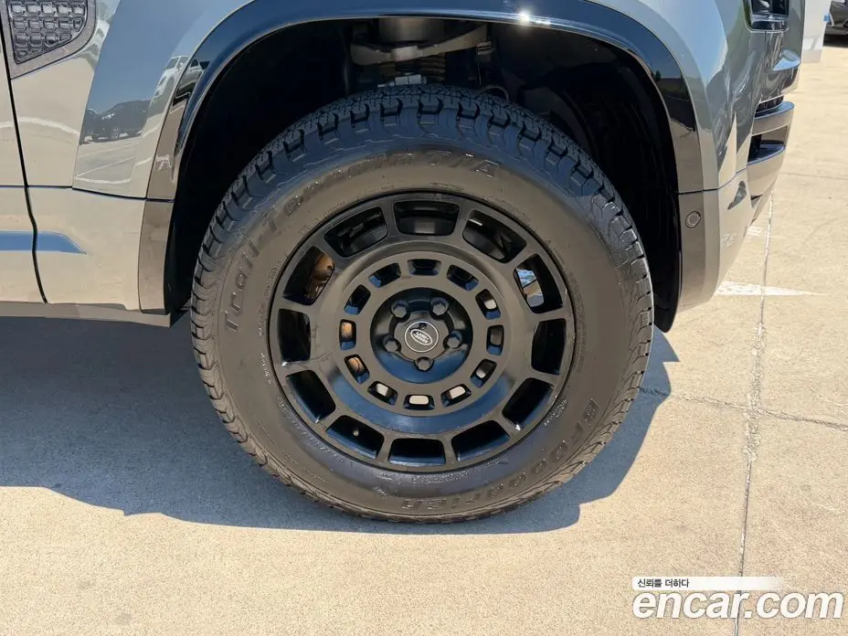 Land Rover Defender 2025 4.4 автомат (гидро), фото 15