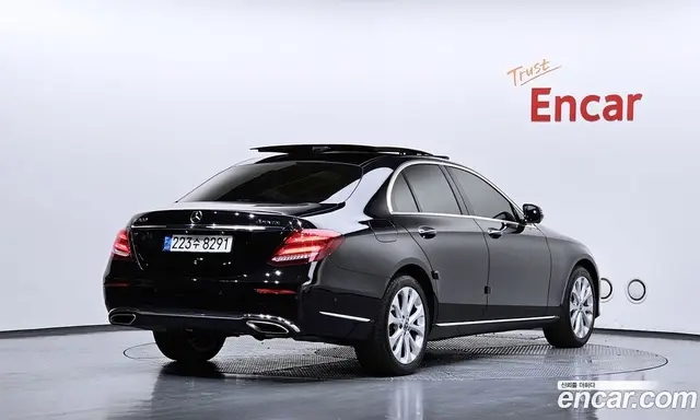 Mercedes-Benz E-Class 2019 2.0 автомат (гидро), миниатюра 2