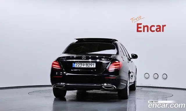 Mercedes-Benz E-Class 2019 2.0 автомат (гидро), миниатюра 4