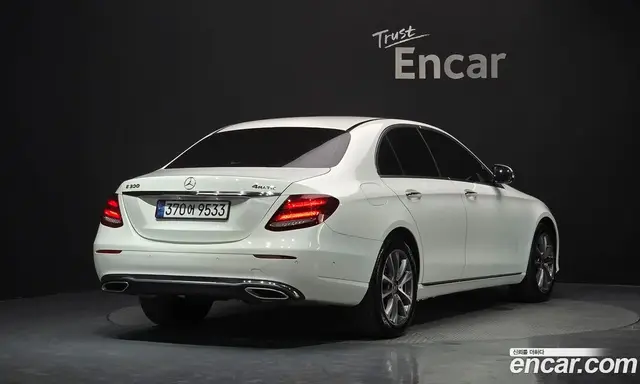 Mercedes-Benz E-Class 2019 2.0 автомат (гидро), миниатюра 2