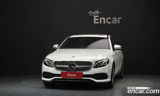 Mercedes-Benz E-Class 2019 2.0 автомат (гидро), миниатюра 3