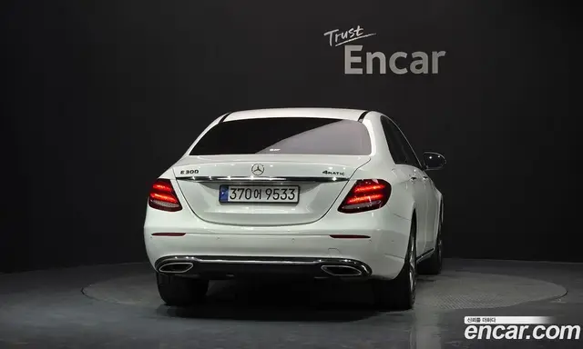 Mercedes-Benz E-Class 2019 2.0 автомат (гидро), миниатюра 4