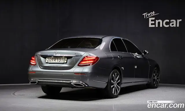 Mercedes-Benz E-Class 2020 2.0 автомат (гидро), миниатюра 2