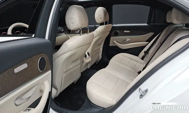 Mercedes-Benz E-Class 2021 2.0 автомат (гидро), миниатюра 11