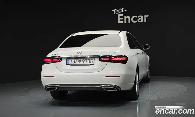 Mercedes-Benz E-Class 2021 2.0 автомат (гидро), миниатюра 4