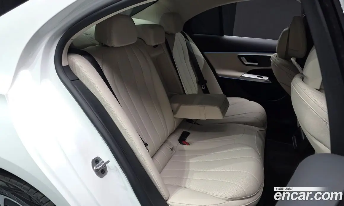 Mercedes-Benz E-Class 2025 2.0 автомат (гидро), фото 11