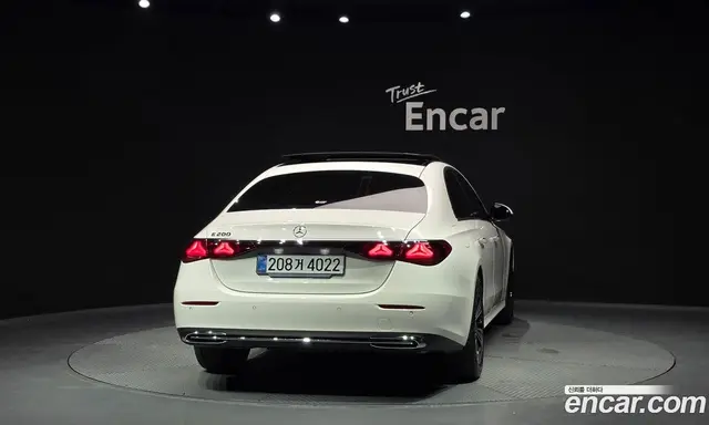 Mercedes-Benz E-Class 2025 2.0 автомат (гидро), миниатюра 4
